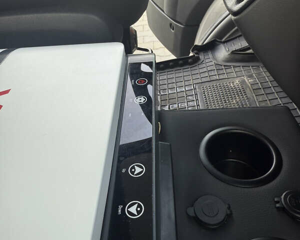 Белый Фольксваген Крафтер, объемом двигателя 1.97 л и пробегом 373 тыс. км за 28000 $, фото 31 на Automoto.ua