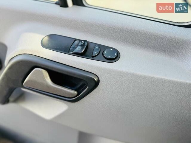 Білий Фольксваген Крафтєр, об'ємом двигуна 1.97 л та пробігом 290 тис. км за 29950 $, фото 18 на Automoto.ua