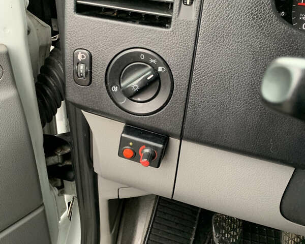 Білий Фольксваген Крафтєр, об'ємом двигуна 1.97 л та пробігом 450 тис. км за 17800 $, фото 15 на Automoto.ua