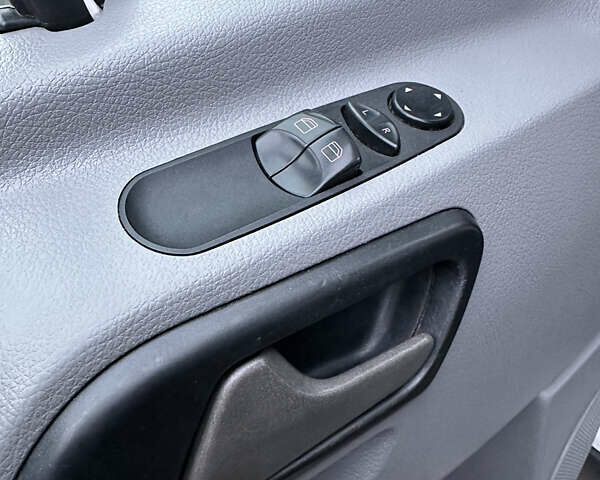 Білий Фольксваген Крафтєр, об'ємом двигуна 1.97 л та пробігом 398 тис. км за 18500 $, фото 20 на Automoto.ua