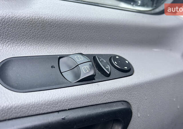 Белый Фольксваген Крафтер, объемом двигателя 2 л и пробегом 221 тыс. км за 23400 $, фото 13 на Automoto.ua