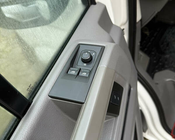 Белый Фольксваген Крафтер, объемом двигателя 1.97 л и пробегом 90 тыс. км за 25000 $, фото 9 на Automoto.ua