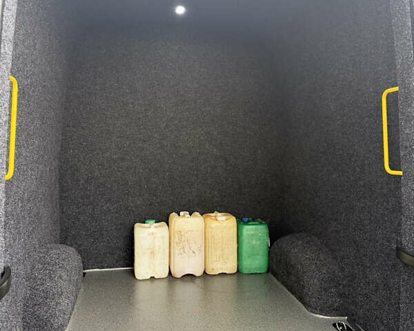 Белый Фольксваген Крафтер, объемом двигателя 1.97 л и пробегом 90 тыс. км за 25000 $, фото 19 на Automoto.ua