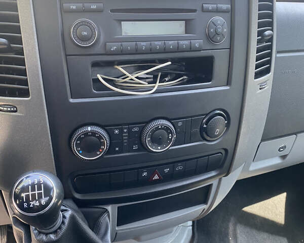 Чорний Фольксваген Крафтєр, об'ємом двигуна 1.97 л та пробігом 127 тис. км за 20500 $, фото 5 на Automoto.ua