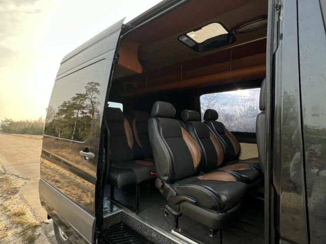 Черный Фольксваген Крафтер, объемом двигателя 2.5 л и пробегом 840 тыс. км за 8000 $, фото 3 на Automoto.ua