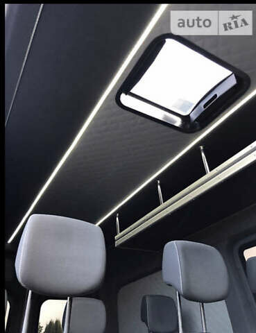 Черный Фольксваген Крафтер, объемом двигателя 1.97 л и пробегом 370 тыс. км за 16200 $, фото 9 на Automoto.ua