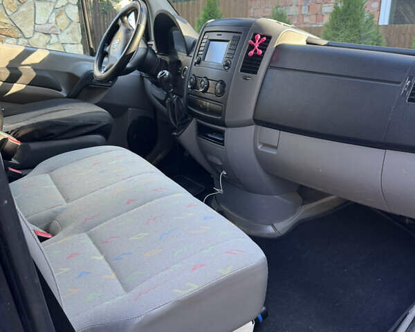 Черный Фольксваген Крафтер, объемом двигателя 1.97 л и пробегом 370 тыс. км за 16200 $, фото 5 на Automoto.ua