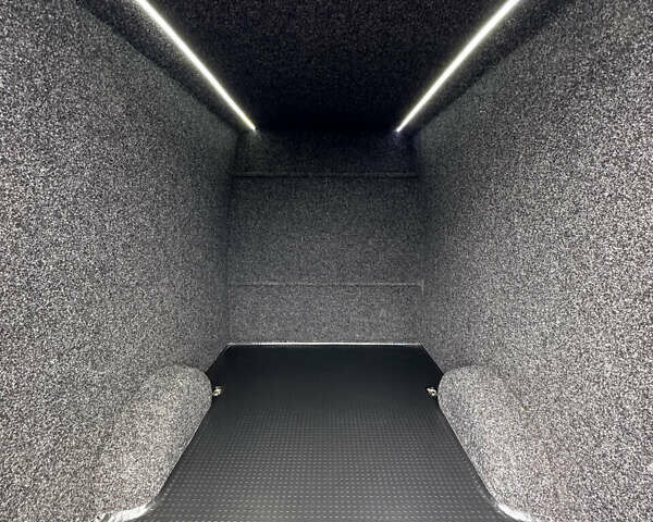 Черный Фольксваген Крафтер, объемом двигателя 1.97 л и пробегом 162 тыс. км за 20999 $, фото 9 на Automoto.ua