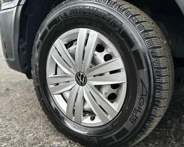 Черный Фольксваген Крафтер, объемом двигателя 1.97 л и пробегом 162 тыс. км за 20999 $, фото 5 на Automoto.ua