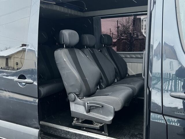 Черный Фольксваген Крафтер, объемом двигателя 2.5 л и пробегом 430 тыс. км за 13500 $, фото 5 на Automoto.ua