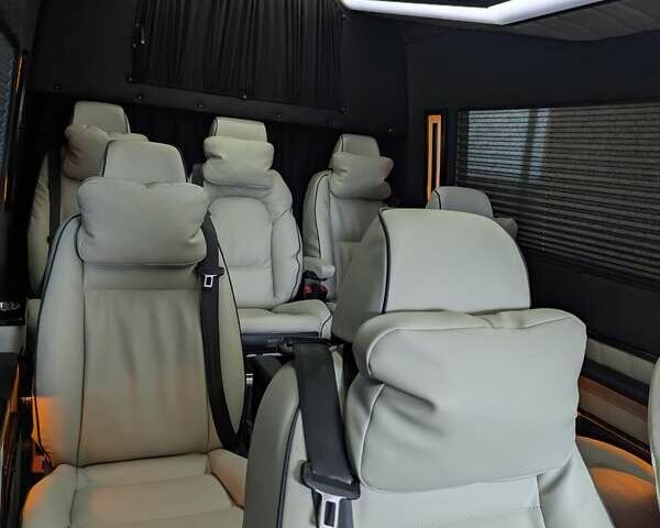 Черный Фольксваген Крафтер, объемом двигателя 1.97 л и пробегом 316 тыс. км за 32900 $, фото 3 на Automoto.ua