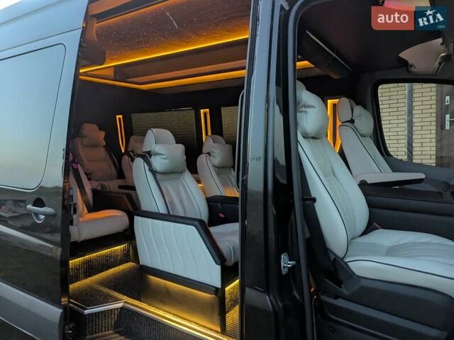 Черный Фольксваген Крафтер, объемом двигателя 1.97 л и пробегом 316 тыс. км за 32900 $, фото 6 на Automoto.ua