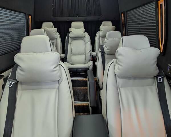 Черный Фольксваген Крафтер, объемом двигателя 1.97 л и пробегом 316 тыс. км за 32900 $, фото 2 на Automoto.ua