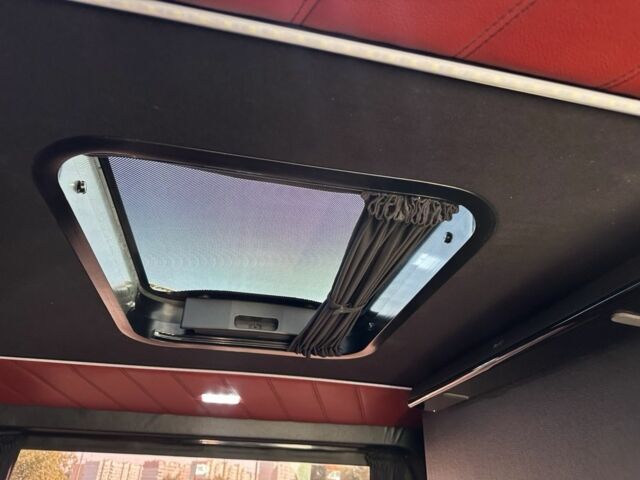 Черный Фольксваген Крафтер, объемом двигателя 2 л и пробегом 280 тыс. км за 35000 $, фото 17 на Automoto.ua