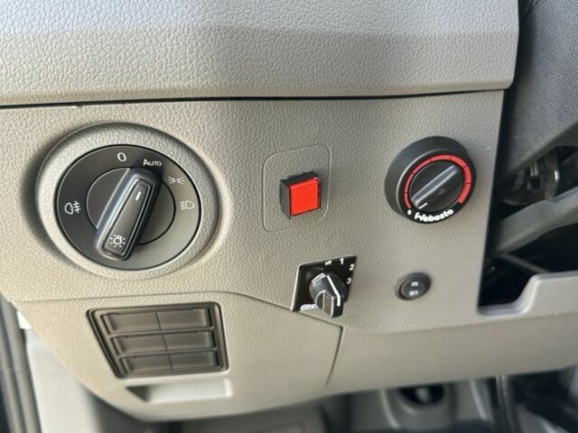 Черный Фольксваген Крафтер, объемом двигателя 2 л и пробегом 280 тыс. км за 35000 $, фото 13 на Automoto.ua