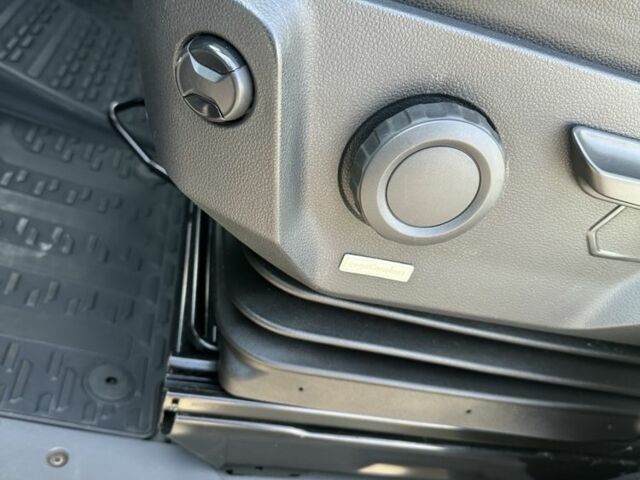 Черный Фольксваген Крафтер, объемом двигателя 2 л и пробегом 280 тыс. км за 35000 $, фото 12 на Automoto.ua