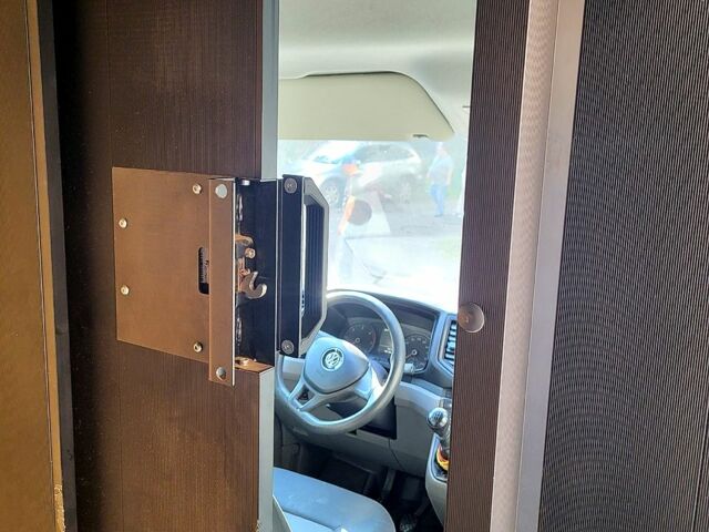 Коричневий Фольксваген Крафтєр, об'ємом двигуна 2 л та пробігом 180 тис. км за 17300 $, фото 3 на Automoto.ua