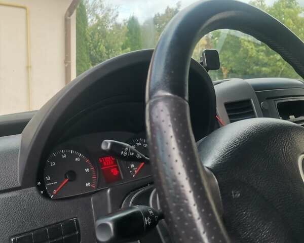 Красный Фольксваген Крафтер, объемом двигателя 2.5 л и пробегом 350 тыс. км за 10000 $, фото 8 на Automoto.ua