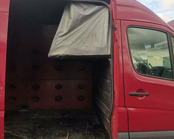 Красный Фольксваген Крафтер, объемом двигателя 2.5 л и пробегом 350 тыс. км за 10000 $, фото 5 на Automoto.ua