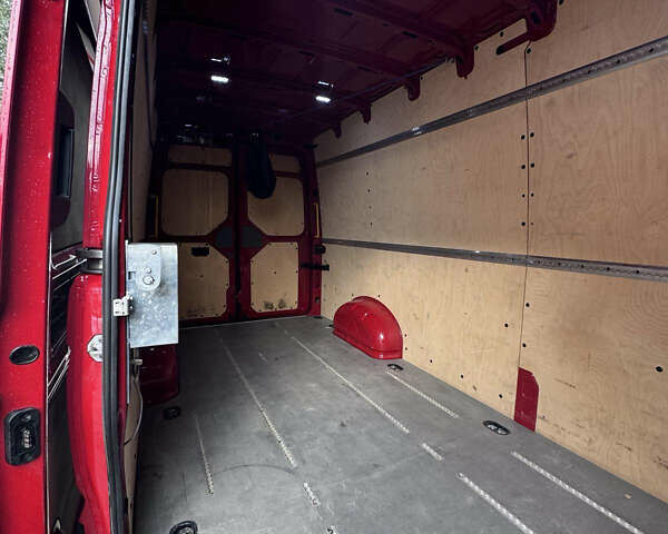 Красный Фольксваген Крафтер, объемом двигателя 1.97 л и пробегом 320 тыс. км за 21000 $, фото 14 на Automoto.ua