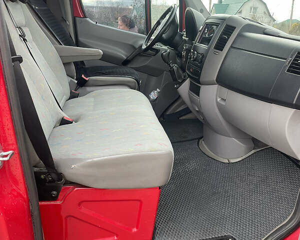 Красный Фольксваген Крафтер, объемом двигателя 2.46 л и пробегом 686 тыс. км за 12500 $, фото 4 на Automoto.ua