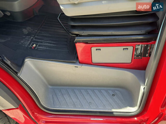 Красный Фольксваген Крафтер, объемом двигателя 2.46 л и пробегом 443 тыс. км за 14900 $, фото 14 на Automoto.ua