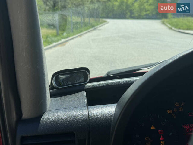 Красный Фольксваген Крафтер, объемом двигателя 2.46 л и пробегом 443 тыс. км за 14900 $, фото 22 на Automoto.ua