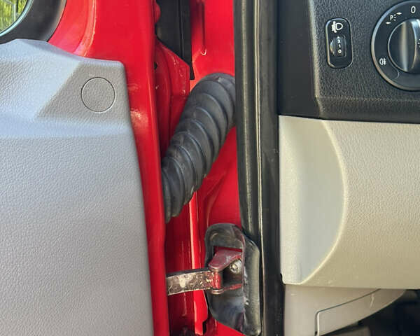 Красный Фольксваген Крафтер, объемом двигателя 2.46 л и пробегом 443 тыс. км за 14900 $, фото 31 на Automoto.ua