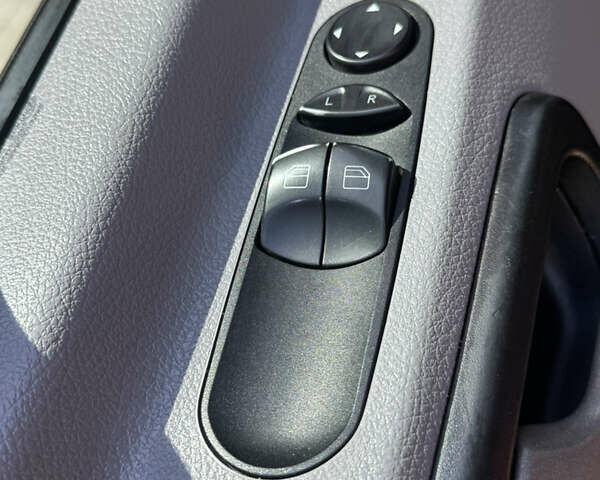 Красный Фольксваген Крафтер, объемом двигателя 2.46 л и пробегом 443 тыс. км за 14900 $, фото 16 на Automoto.ua