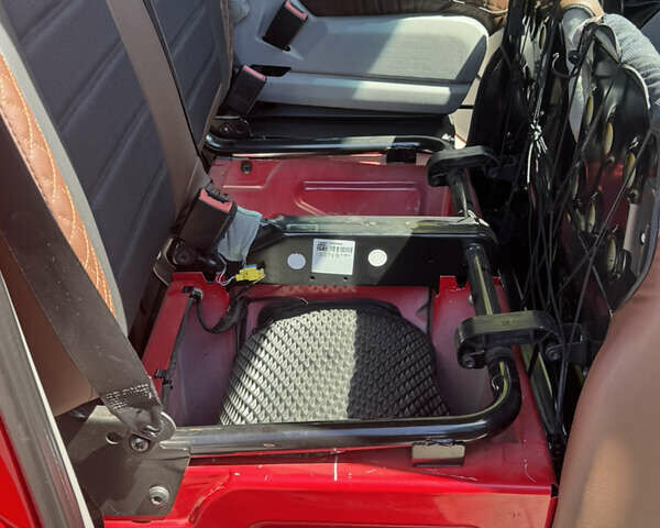 Красный Фольксваген Крафтер, объемом двигателя 2.46 л и пробегом 443 тыс. км за 14900 $, фото 55 на Automoto.ua