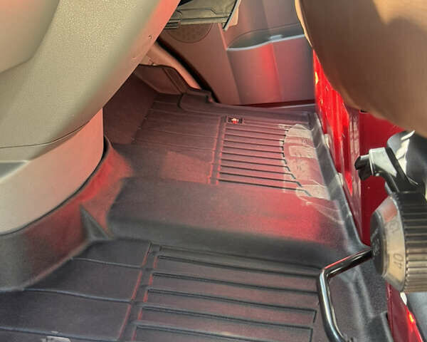 Красный Фольксваген Крафтер, объемом двигателя 2.46 л и пробегом 443 тыс. км за 14900 $, фото 30 на Automoto.ua