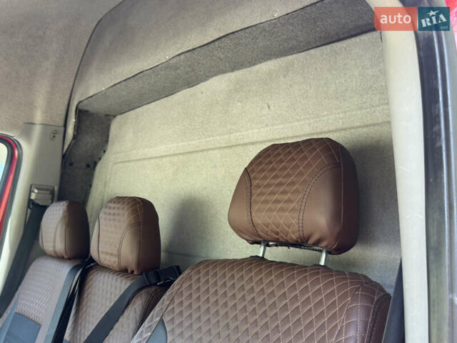 Красный Фольксваген Крафтер, объемом двигателя 2.46 л и пробегом 443 тыс. км за 14900 $, фото 20 на Automoto.ua