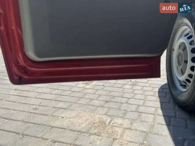 Красный Фольксваген Крафтер, объемом двигателя 2.46 л и пробегом 443 тыс. км за 14900 $, фото 15 на Automoto.ua