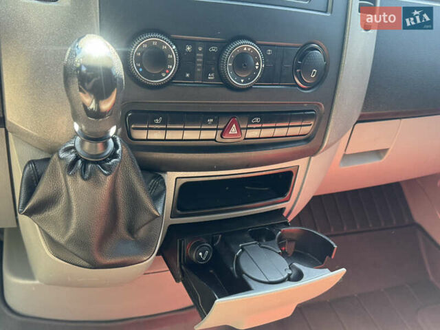 Красный Фольксваген Крафтер, объемом двигателя 2.46 л и пробегом 443 тыс. км за 14900 $, фото 25 на Automoto.ua