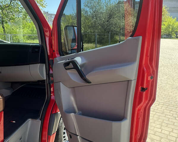 Красный Фольксваген Крафтер, объемом двигателя 2.46 л и пробегом 443 тыс. км за 14900 $, фото 43 на Automoto.ua