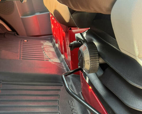 Красный Фольксваген Крафтер, объемом двигателя 2.46 л и пробегом 443 тыс. км за 14900 $, фото 18 на Automoto.ua