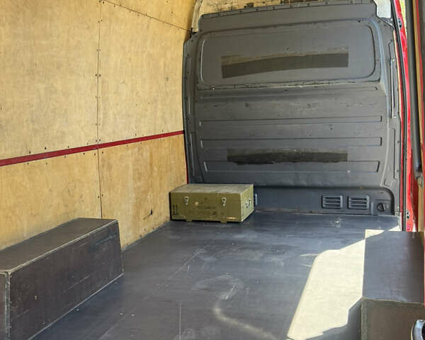 Красный Фольксваген Крафтер, объемом двигателя 2.46 л и пробегом 443 тыс. км за 14900 $, фото 49 на Automoto.ua