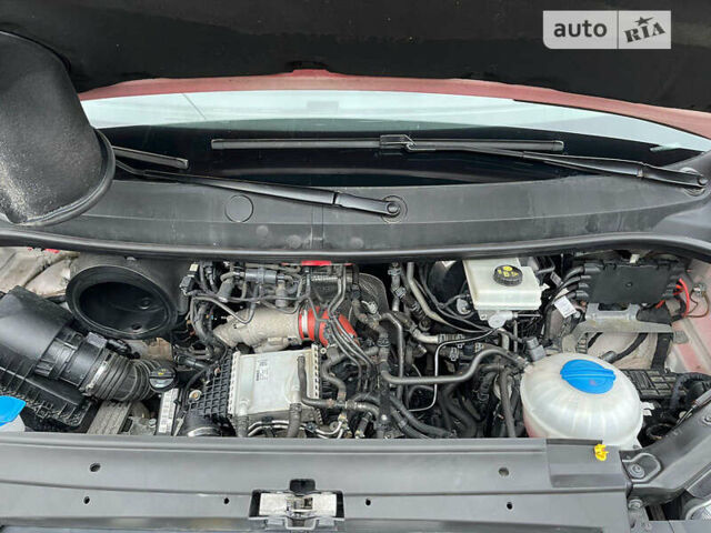 Червоний Фольксваген Крафтєр, об'ємом двигуна 2 л та пробігом 260 тис. км за 26000 $, фото 2 на Automoto.ua
