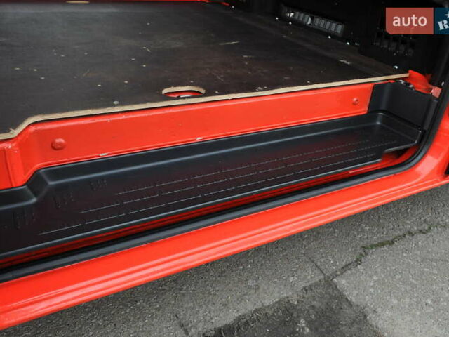 Фольксваген Крафтер 2019 в Киеве на Automoto.ua Красный Фольксваген Крафтер, объемом двигателя 1.97 л и пробегом 106 тыс. км за 35500 $, фото 35 на Automoto.ua