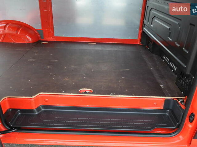 Фольксваген Крафтер 2019 в Киеве на Automoto.ua Красный Фольксваген Крафтер, объемом двигателя 1.97 л и пробегом 106 тыс. км за 35500 $, фото 38 на Automoto.ua