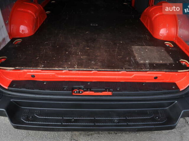 Фольксваген Крафтер 2019 в Киеве на Automoto.ua Красный Фольксваген Крафтер, объемом двигателя 1.97 л и пробегом 106 тыс. км за 35500 $, фото 30 на Automoto.ua