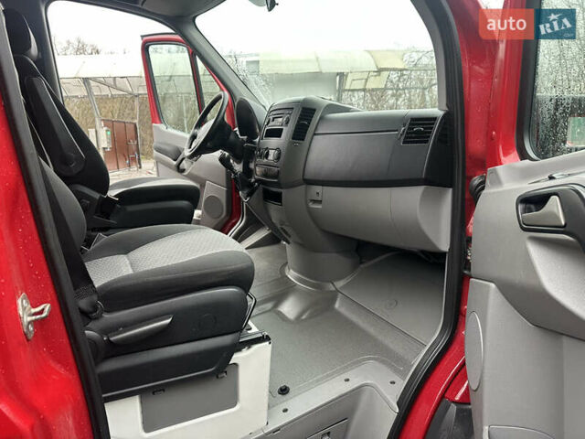 Красный Фольксваген Крафтер, объемом двигателя 2 л и пробегом 160 тыс. км за 18800 $, фото 12 на Automoto.ua