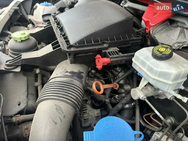 Красный Фольксваген Крафтер, объемом двигателя 2 л и пробегом 160 тыс. км за 18800 $, фото 21 на Automoto.ua