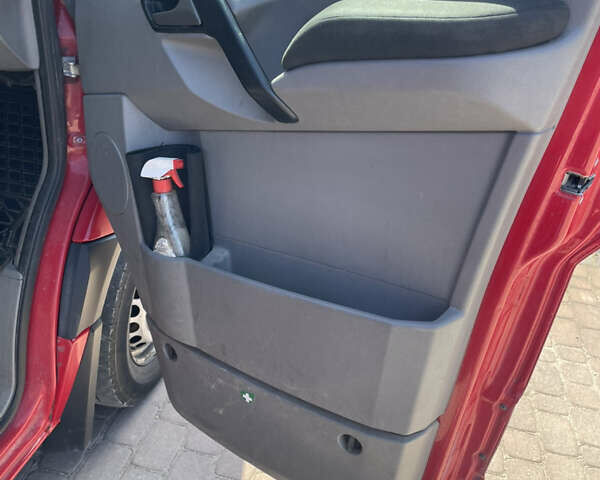 Красный Фольксваген Крафтер, объемом двигателя 1.97 л и пробегом 600 тыс. км за 27000 $, фото 12 на Automoto.ua