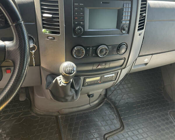 Красный Фольксваген Крафтер, объемом двигателя 1.97 л и пробегом 600 тыс. км за 27000 $, фото 19 на Automoto.ua