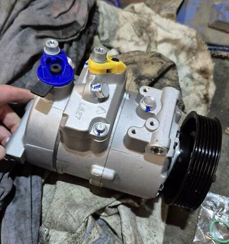 Красный Фольксваген Крафтер, объемом двигателя 2.46 л и пробегом 760 тыс. км за 13400 $, фото 6 на Automoto.ua