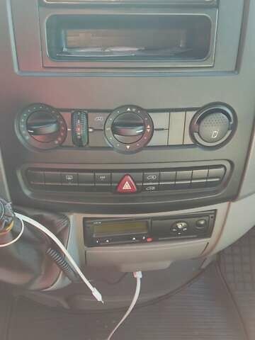 Красный Фольксваген Крафтер, объемом двигателя 2.5 л и пробегом 250 тыс. км за 10999 $, фото 9 на Automoto.ua