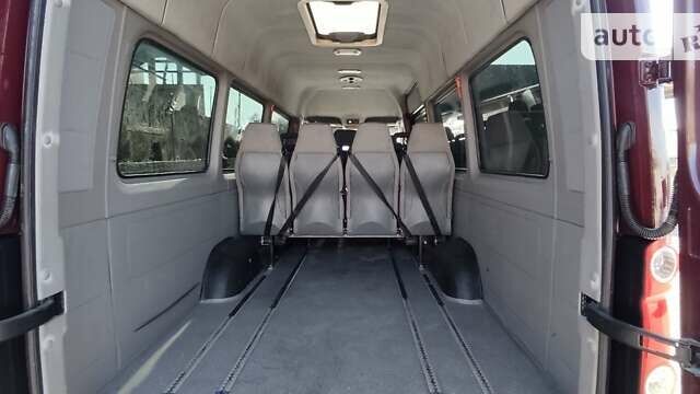 Красный Фольксваген Крафтер, объемом двигателя 2.5 л и пробегом 250 тыс. км за 10999 $, фото 6 на Automoto.ua