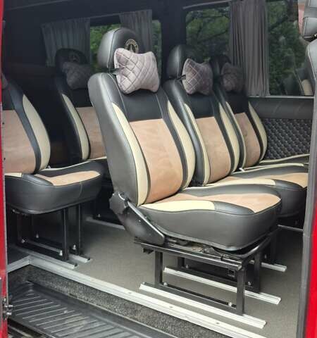 Красный Фольксваген Крафтер, объемом двигателя 2.46 л и пробегом 760 тыс. км за 13400 $, фото 2 на Automoto.ua