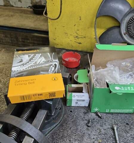 Красный Фольксваген Крафтер, объемом двигателя 2.46 л и пробегом 760 тыс. км за 13400 $, фото 10 на Automoto.ua